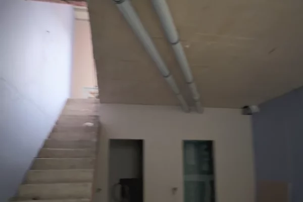 Shtepi ne shitje Vila Luksoze ne Tirane, 3+1, Mobilimi Bosh, pa mobiluar, Pagesa 382,770  Euro.