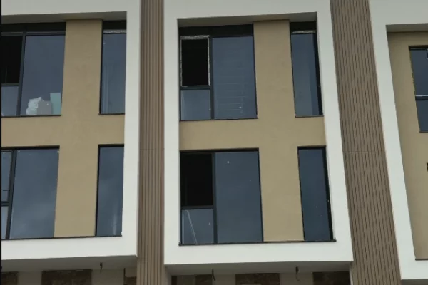 Shtepi ne shitje Vila Luksoze ne Tirane, 3+1, Mobilimi Bosh, pa mobiluar, Pagesa 382,770  Euro.