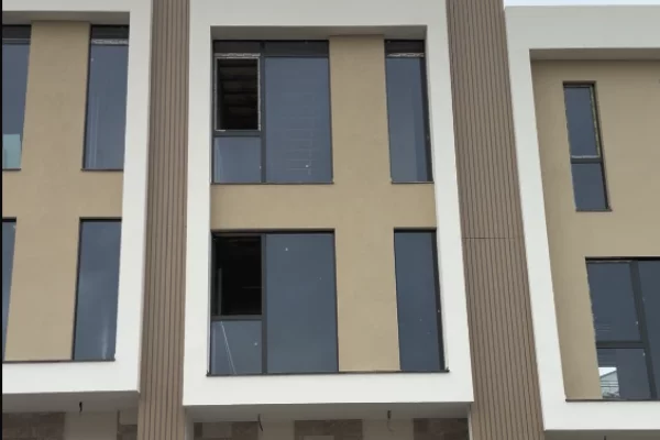 Shtepi ne shitje Vila Luksoze ne Tirane, 3+1, Mobilimi Bosh, pa mobiluar, Pagesa 382,770  Euro.