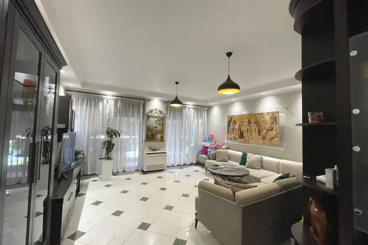 Shtepi me qera Apartament ne Tirane, 3+1, Mobilimi E mobiluar, Pagesa 1,200  Euro.
