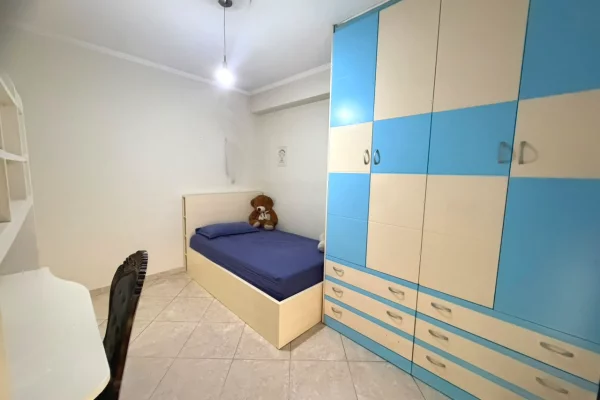 Shtepi me qera Apartament ne Tirane, 3+1, Mobilimi E mobiluar, Pagesa 1,200  Euro.