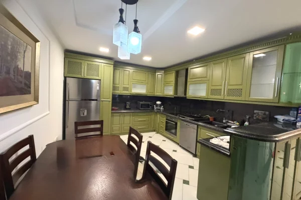Shtepi me qera Apartament ne Tirane, 3+1, Mobilimi E mobiluar, Pagesa 1,200  Euro.