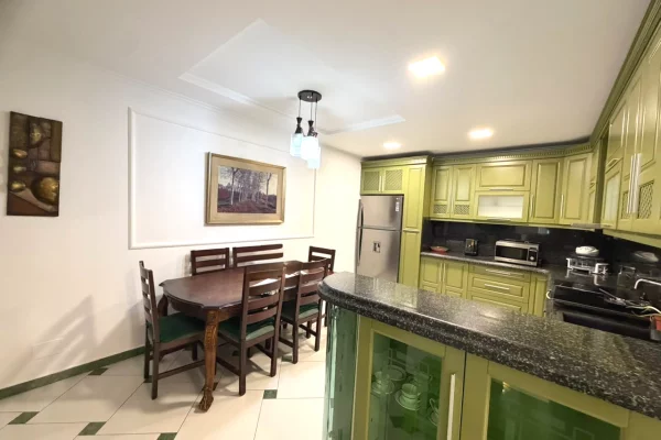 Shtepi me qera Apartament ne Tirane, 3+1, Mobilimi E mobiluar, Pagesa 1,200  Euro.