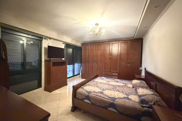 Shtepi me qera Apartament ne Tirane, 3+1, Mobilimi E mobiluar, Pagesa 1,200  Euro.