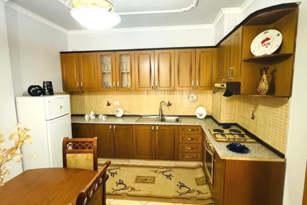Shtepi me qera Apartament ne Tirane, 2+1, Mobilimi E mobiluar, Pagesa 55,000  Leke.