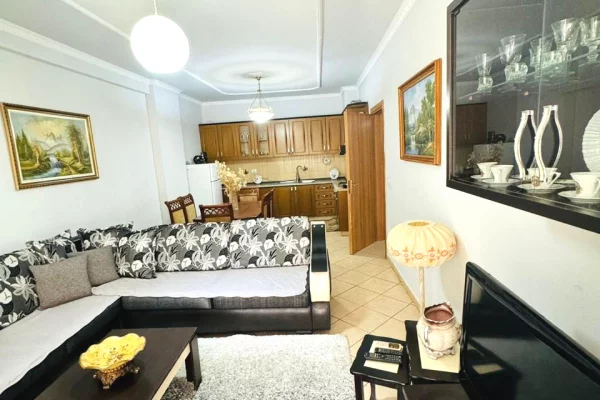 Shtepi me qera 2+1 ne Tirane - 55,000 Leke