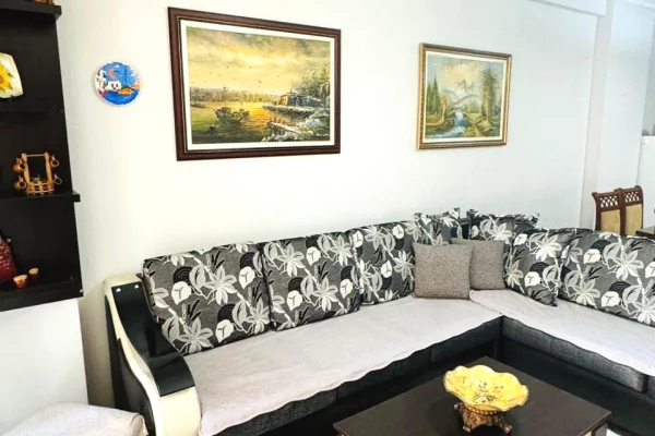 Shtepi me qera Apartament ne Tirane, 2+1, Mobilimi E mobiluar, Pagesa 55,000  Leke.