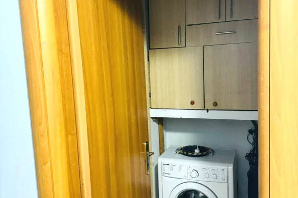 Shtepi me qera Apartament ne Tirane, 2+1, Mobilimi E mobiluar, Pagesa 55,000  Leke.