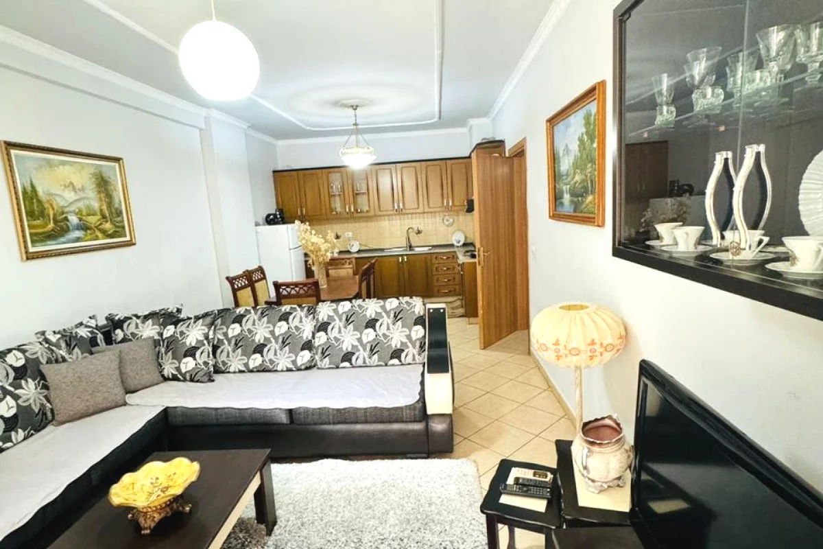 Shtepi me qera Apartament ne Tirane, 2+1, Mobilimi E mobiluar, Pagesa 55,000  Leke.