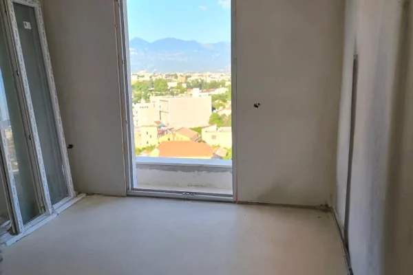 Shtepi ne shitje Apartament ne Tirane, 2+1, Mobilimi Bosh, pa mobiluar, Pagesa 116,280  Euro.