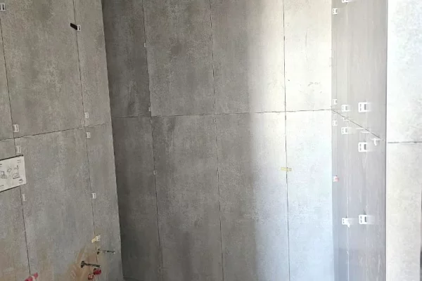 Shtepi ne shitje Apartament ne Tirane, 2+1, Mobilimi Bosh, pa mobiluar, Pagesa 116,280  Euro.