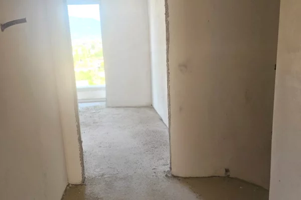 Shtepi ne shitje Apartament ne Tirane, 2+1, Mobilimi Bosh, pa mobiluar, Pagesa 116,280  Euro.
