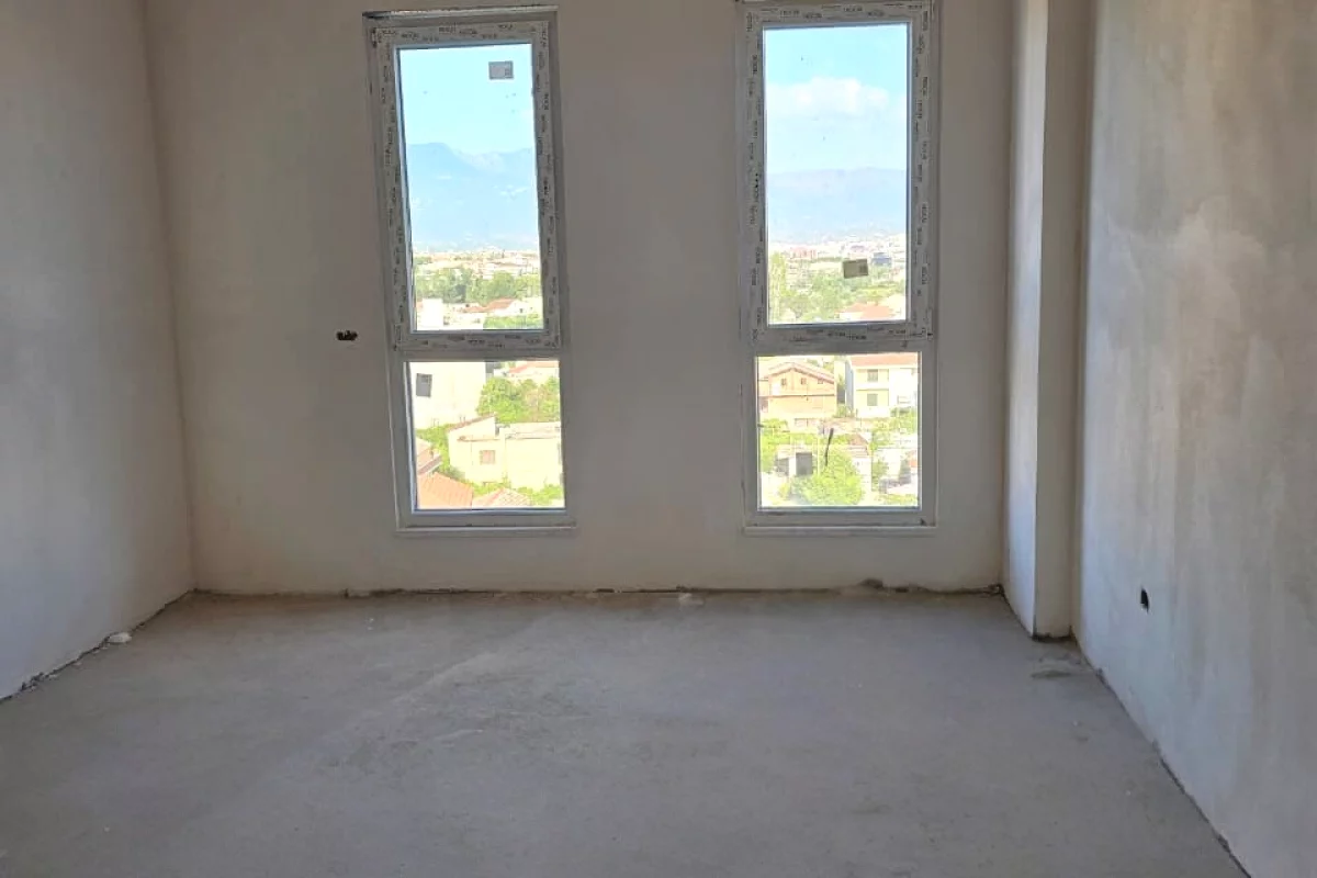 Shtepi ne shitje Apartament ne Tirane, 2+1, Mobilimi Bosh, pa mobiluar, Pagesa 116,280  Euro.