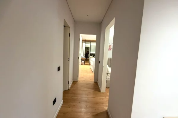 Shtepi ne shitje Apartament ne Tirane, 2+1, Mobilimi E mobiluar, Pagesa 50,000,000  Leke.