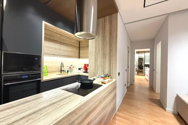 Shtepi ne shitje Apartament ne Tirane, 2+1, Mobilimi E mobiluar, Pagesa 50,000,000  Leke.