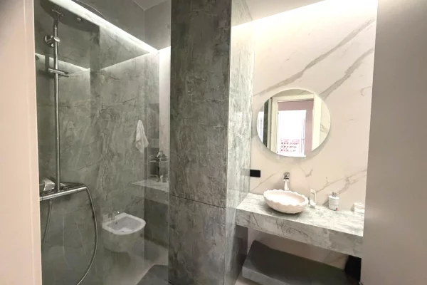 Shtepi ne shitje Apartament ne Tirane, 2+1, Mobilimi E mobiluar, Pagesa 50,000,000  Leke.