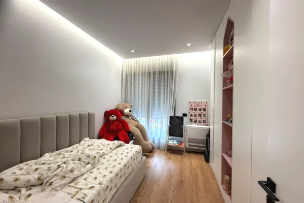 Shtepi ne shitje Apartament ne Tirane, 2+1, Mobilimi E mobiluar, Pagesa 50,000,000  Leke.