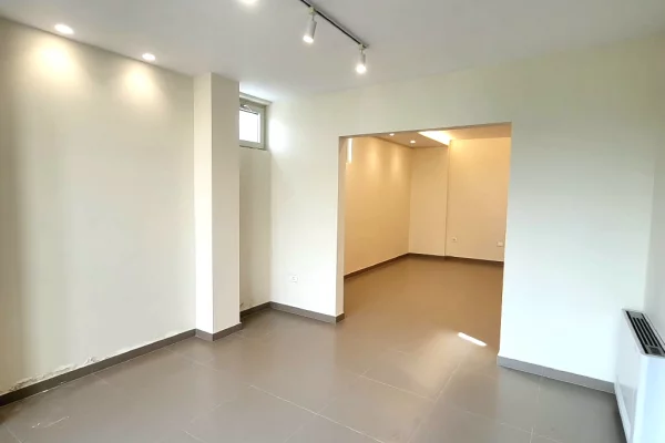 Shtepi ne shitje Vila Luksoze ne Tirane, 5+1, Mobilimi Bosh, pa mobiluar, Pagesa 150,000,000  Leke.
