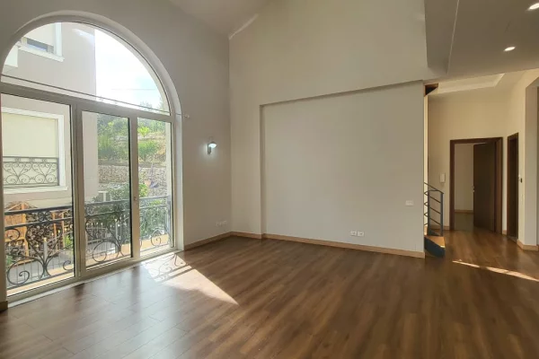 Shtepi ne shitje Vila Luksoze ne Tirane, 5+1, Mobilimi Bosh, pa mobiluar, Pagesa 150,000,000  Leke.