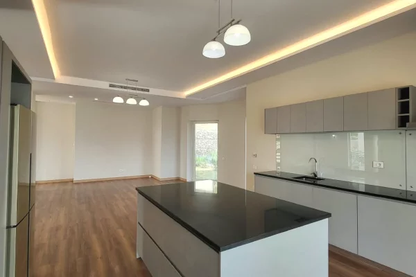 Shtepi ne shitje Vila Luksoze ne Tirane, 5+1, Mobilimi Bosh, pa mobiluar, Pagesa 150,000,000  Leke.