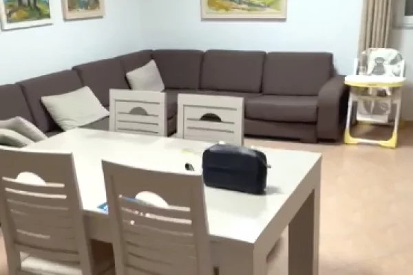 Shtepi ne shitje Apartament ne Tirane, 2+1, Mobilimi E mobiluar, Pagesa 198,000  Euro.