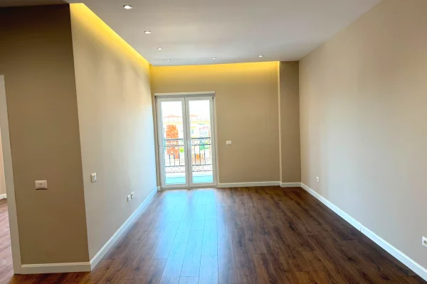 Shtepi ne shitje Apartament ne Tirane, 1+1, Mobilimi Bosh, pa mobiluar, Pagesa 132,700  Euro.