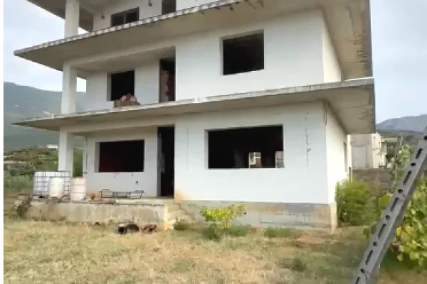 Shtepi ne shitje 4+1 ne Tirane - 95,000,000 Leke