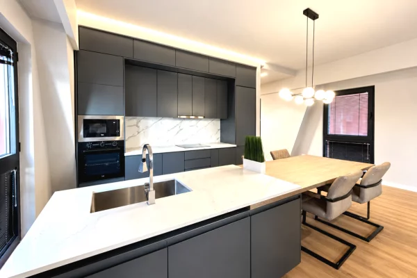 Shtepi ne shitje Apartament ne Tirane, 2+1, Mobilimi E mobiluar, Pagesa 470,000  Euro.
