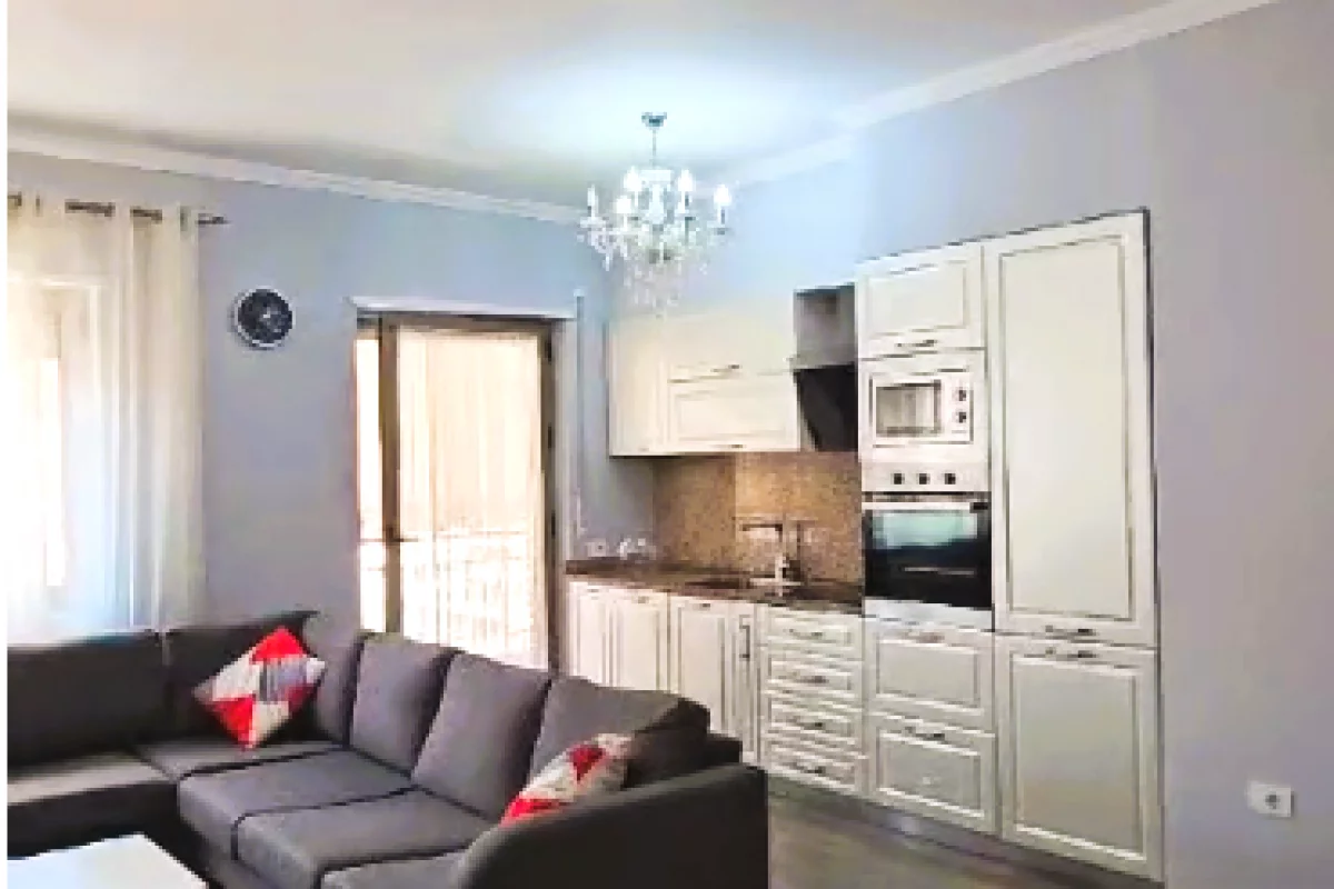 Shtepi me qera Apartament ne Tirane, 3+1, Mobilimi E mobiluar, Pagesa 1,000  Euro.