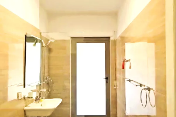 Shtepi me qera Apartament ne Tirane, 3+1, Mobilimi E mobiluar, Pagesa 1,000  Euro.