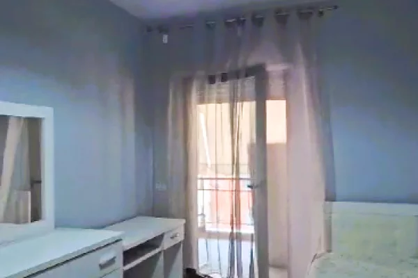Shtepi me qera Apartament ne Tirane, 3+1, Mobilimi E mobiluar, Pagesa 1,000  Euro.