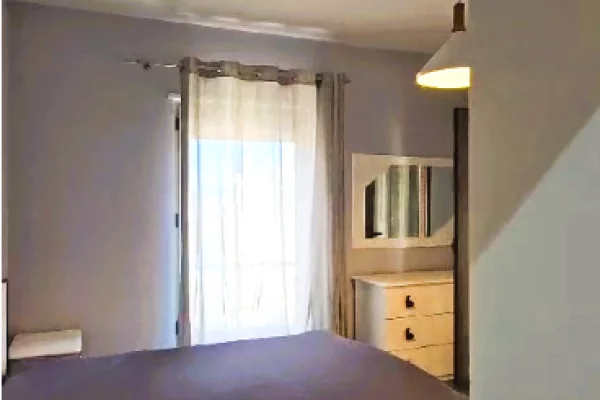 Shtepi me qera Apartament ne Tirane, 3+1, Mobilimi E mobiluar, Pagesa 1,000  Euro.