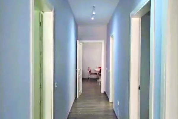 Shtepi me qera Apartament ne Tirane, 3+1, Mobilimi E mobiluar, Pagesa 1,000  Euro.