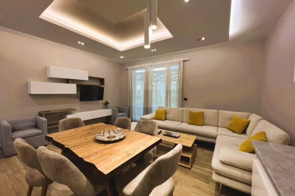 Shtepi me qera Apartament ne Tirane, 2+1, Mobilimi E mobiluar, Pagesa 1,700  Euro.