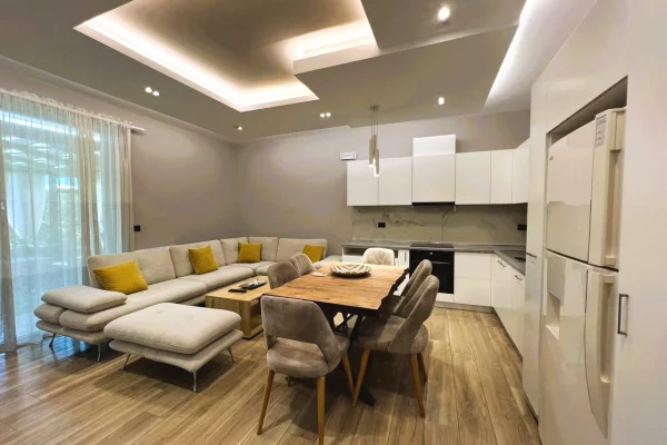 Shtepi me qera 2+1 ne Tirane - 1,700 Euro
