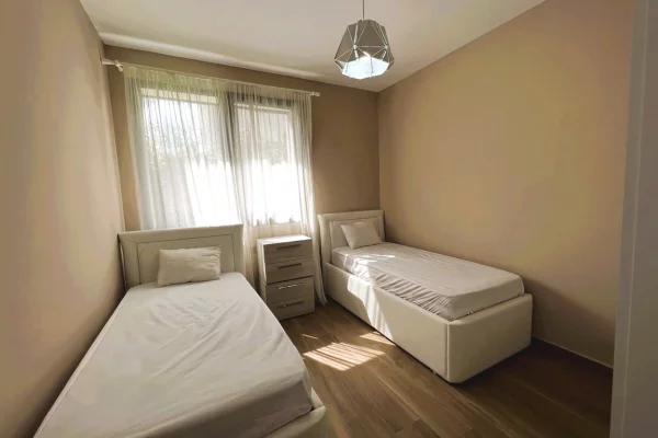 Shtepi me qera Apartament ne Tirane, 2+1, Mobilimi E mobiluar, Pagesa 1,700  Euro.