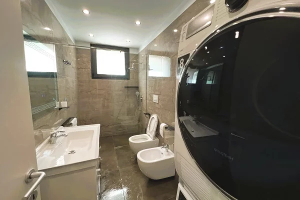 Shtepi me qera Apartament ne Tirane, 2+1, Mobilimi E mobiluar, Pagesa 1,700  Euro.