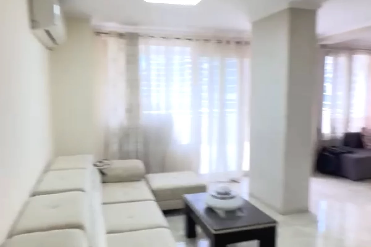 🏢 Ambient zyre me qira – Perballe Liqenit Artificial & Lake View