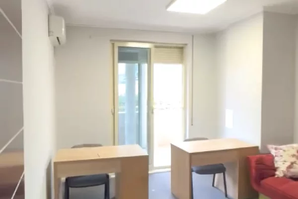 🏢 Ambient zyre me qira – Perballe Liqenit Artificial & Lake View
