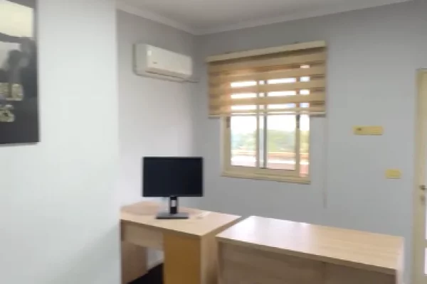 🏢 Ambient zyre me qira – Perballe Liqenit Artificial & Lake View