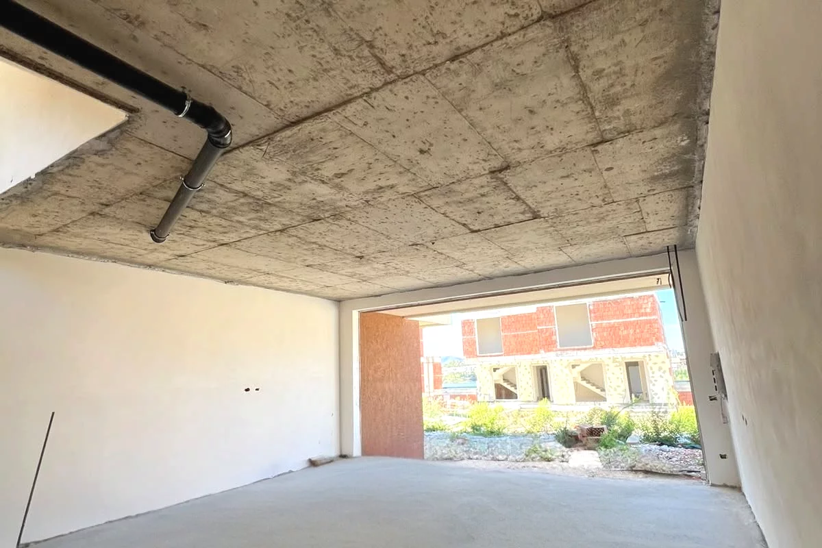 Shtepi ne shitje Vila Luksoze ne Tirane, 4+1, Mobilimi Bosh, pa mobiluar, Pagesa 548,000  Euro.