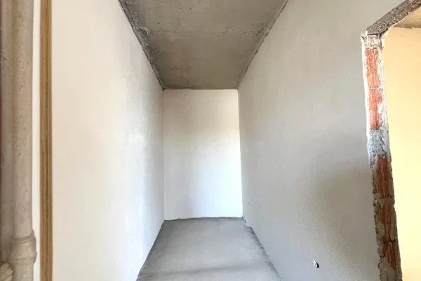 Shtepi ne shitje Vila Luksoze ne Tirane, 4+1, Mobilimi Bosh, pa mobiluar, Pagesa 548,000  Euro.
