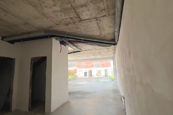 Shtepi ne shitje Vila Luksoze ne Tirane, 4+1, Mobilimi Bosh, pa mobiluar, Pagesa 548,000  Euro.