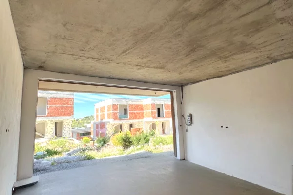 Shtepi ne shitje Vila Luksoze ne Tirane, 4+1, Mobilimi Bosh, pa mobiluar, Pagesa 548,000  Euro.