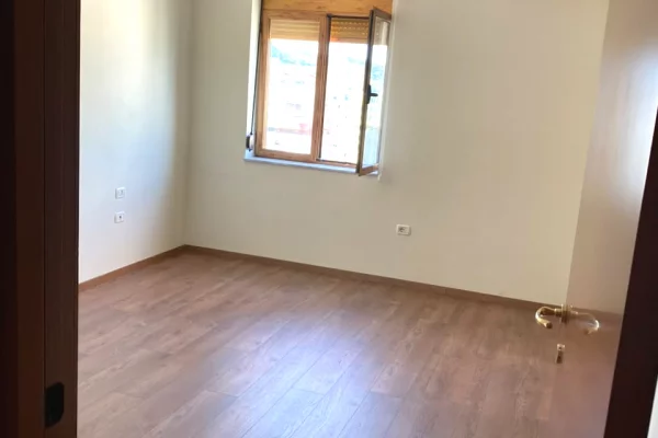 🏢Jeppet zyre me qira ne zonen e Bllokut🔥