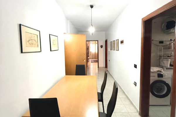 Shtepi ne shitje Apartament ne Tirane, 3+1, Mobilimi E mobiluar, Pagesa 289,000  Euro.