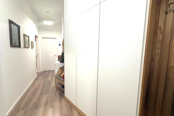 Shtepi ne shitje Apartament ne Tirane, 2+1, Mobilimi E mobiluar, Pagesa 36,000,000  Leke.