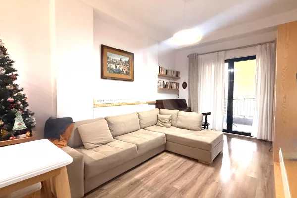 Shtepi ne shitje Apartament ne Tirane, 2+1, Mobilimi E mobiluar, Pagesa 36,000,000  Leke.