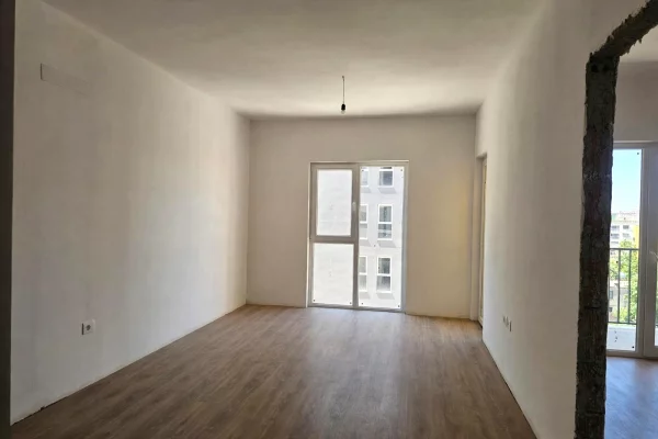 Shtepi ne shitje Apartament ne Tirane, 1+1, Mobilimi Bosh, pa mobiluar, Pagesa 97,000  Euro.