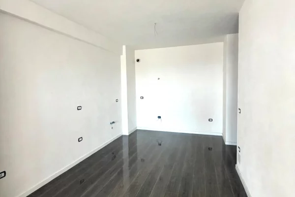 Shtepi ne shitje Apartament ne Tirane, 2+1, Mobilimi Bosh, pa mobiluar, Pagesa 220,000  Euro.